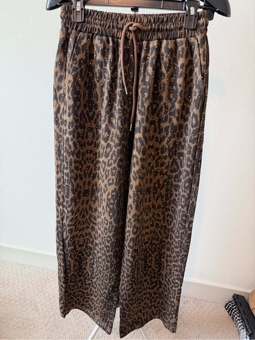 Leopard Print 2 piece set in Brown and Black with rhinestones - Picture 7 of 12